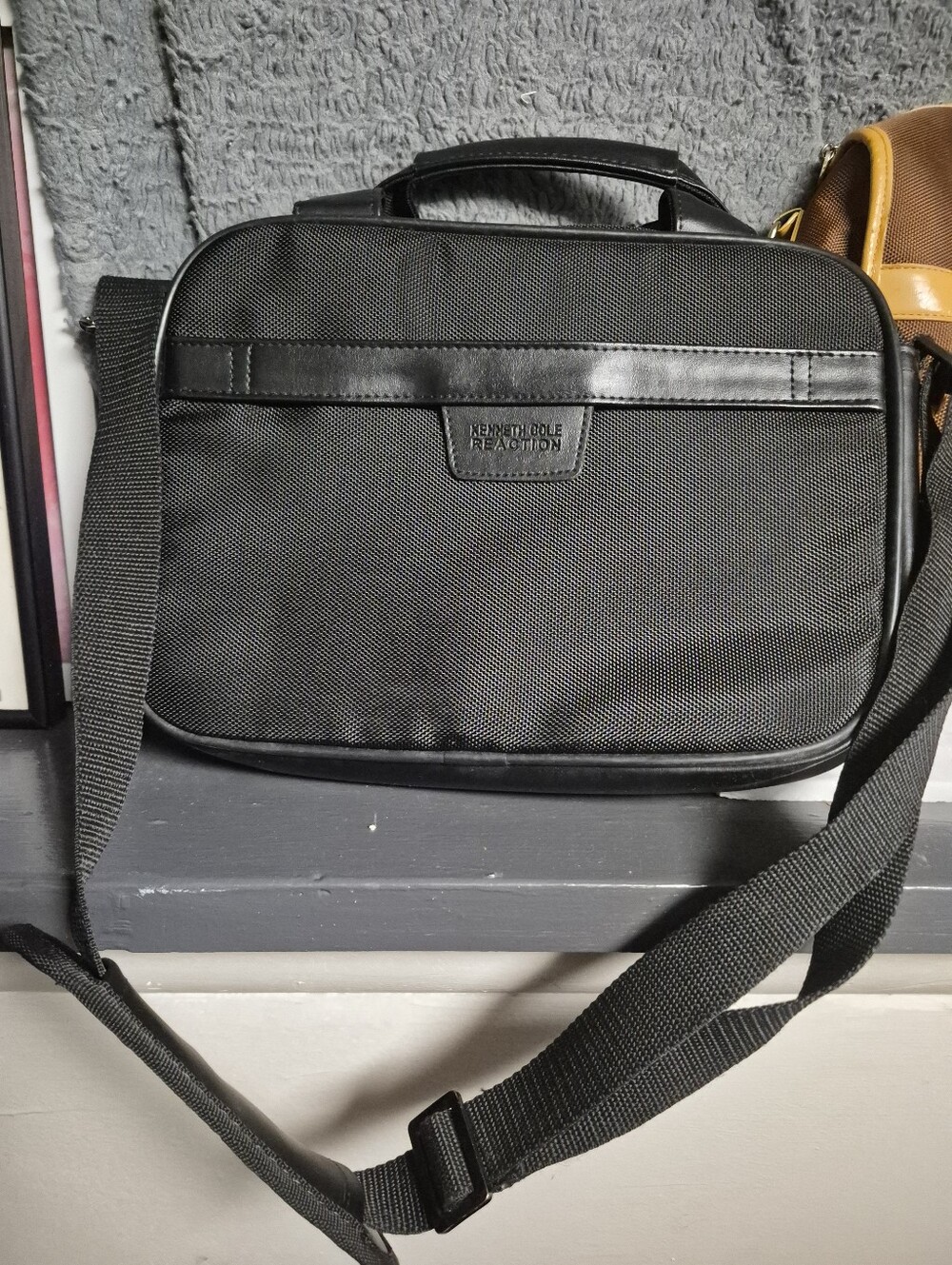Vintage Kenneth Cole Reaction Black R-Tech Case Tablet iPad